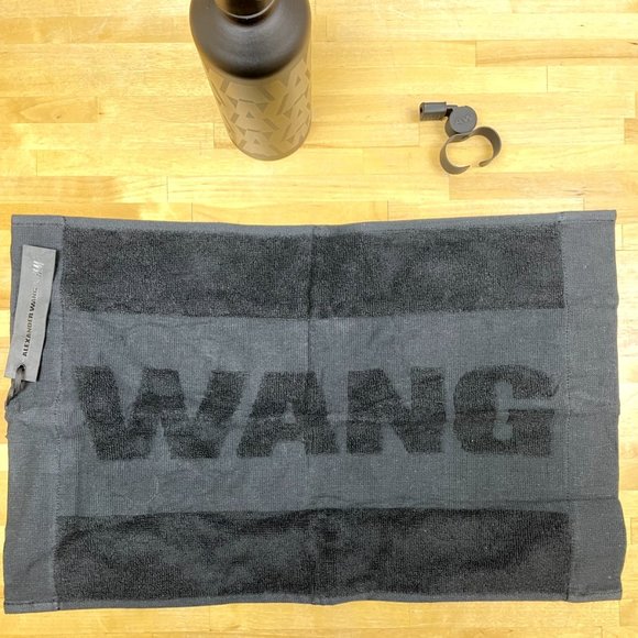 Alexander Wang H&M Water Bottle Black With Hand Towel NEW - Picture 3 of 5